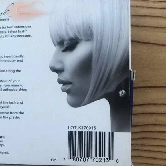 Select Lash Glitter Lashes False Eyelashes with Eyelash Glue Set - Picture 7 of 9